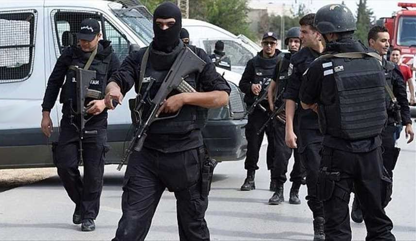 الأمن التونسي يعتقل خلية لتأجيج الشارع ضد زيارة أمير قطر بحوزتها 2 مليون دولار