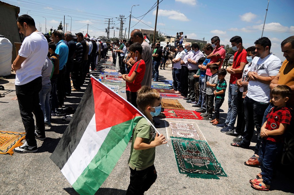فلسطين: قمع مسيرة قرية حارس الأسبوعية المناهضة للاستيطان، ومنع المواطنين من الوصول لأراضيهم المهددة بالاستيلاء لأجل إقامة صلاة الجمعة