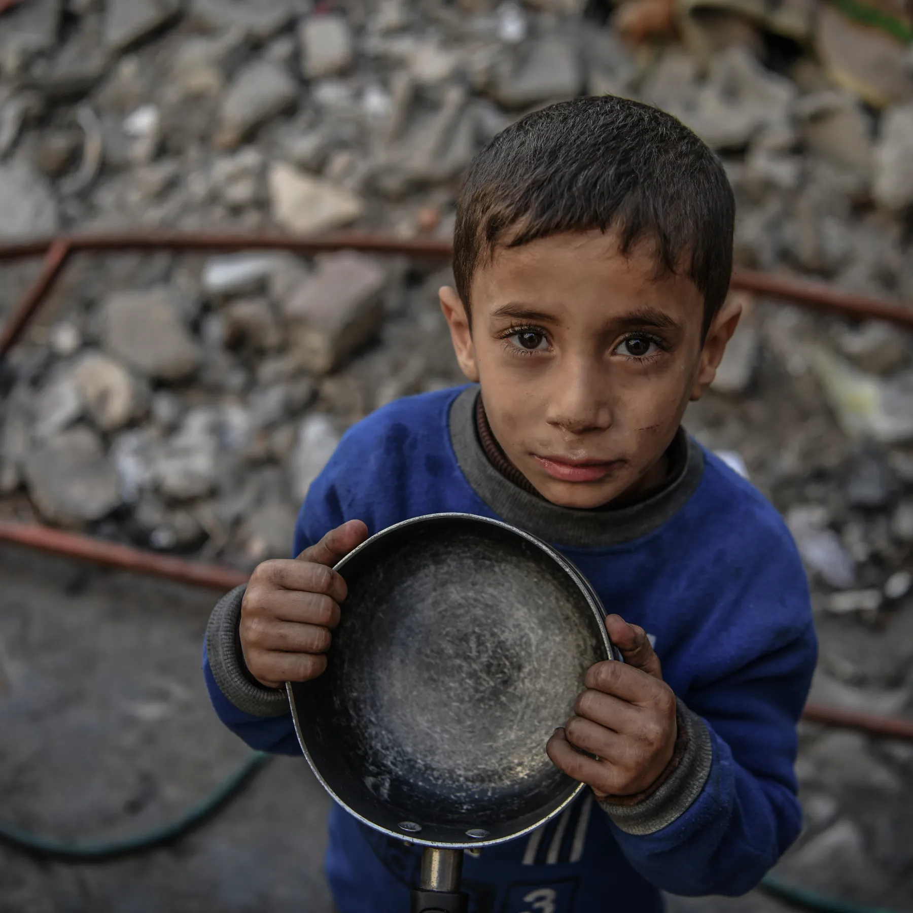 طبيب بريطاني: الماء والملح قوت أطفال غزة
