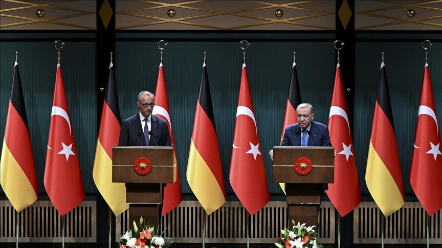 “ألا ترون هذا في ألمانيا؟” أردوغان يرفض دعم ميرتس لإسرائيل ويذكره بـ 60 ألف قتيل