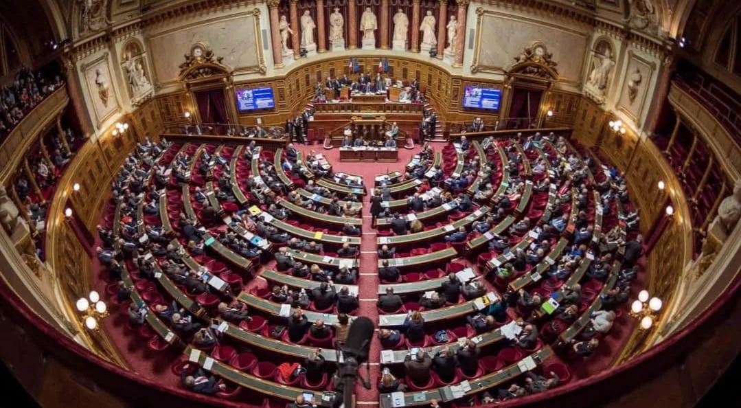 مجلس الشيوخ الفرنسي يحتفي بالذكرى الخمسين للمسيرة الخضراء.. وتأكيد فرنسي على “السيادة المغربية” ودعم قرار مجلس الأمن 2797