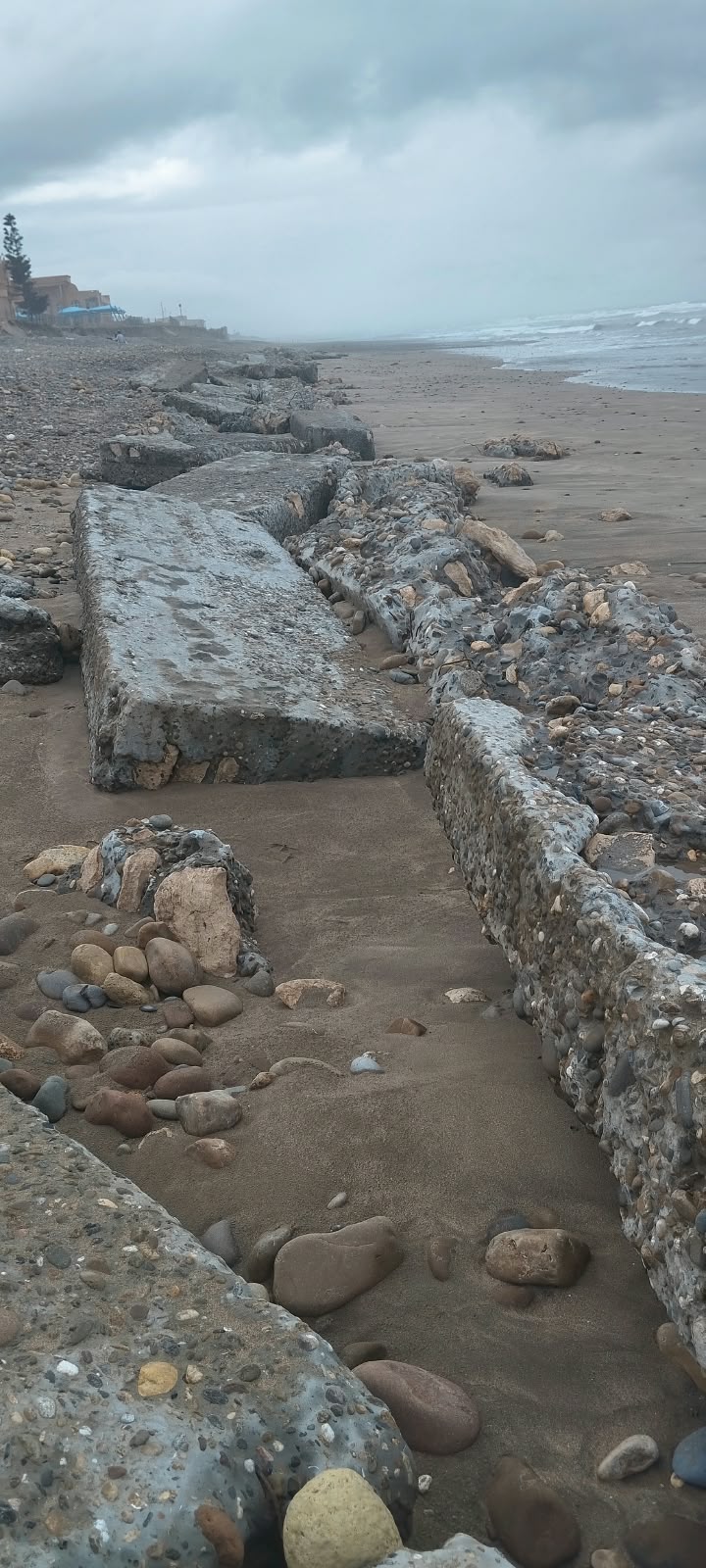 من يحمي ساحل بحر جماعة الحوزية؟